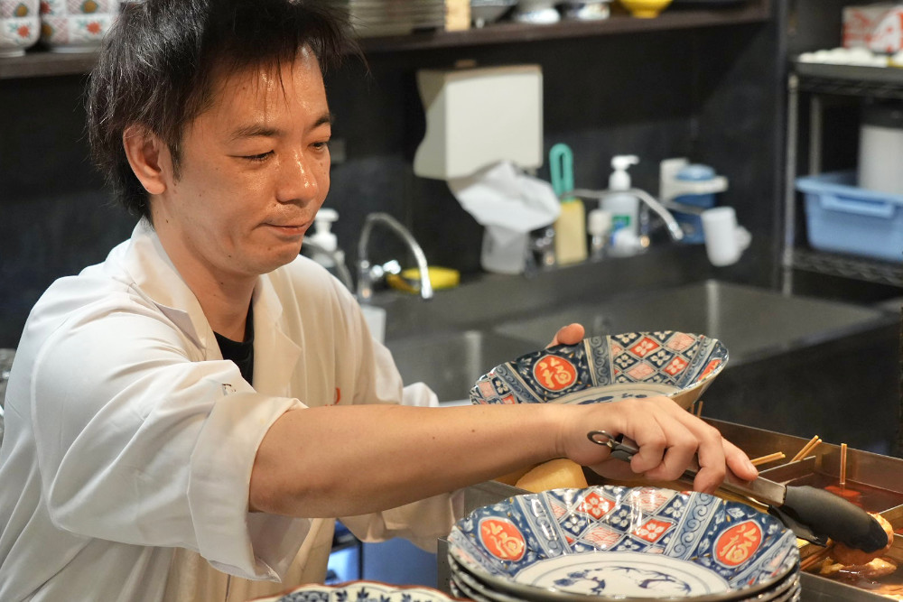 オクノヒダリ京串揚げとおでん 店長　山本健太